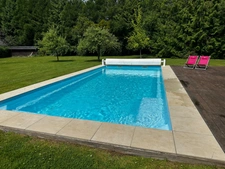 Authentique avec parc, prairie et piscine