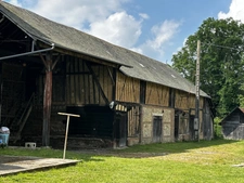 Ensemble de caractère avec 3,7 hectares de terrain