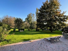 Elégante dans son parc