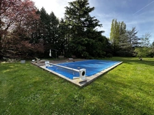 Authentique avec parc, prairie et piscine