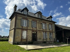 Ensemble de caractère avec 3,7 hectares de terrain