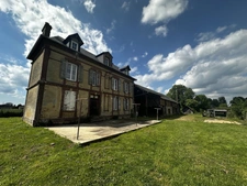 Ensemble de caractère avec 3,7 hectares de terrain