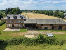Corps de ferme avec 3,7 hectares de terrain