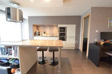 COURNON-D’AUVERGNE – T4 DE 93 m², 2 CHAMBRES, DERNIER ÉTAGE AVEC ASCENSEUR, BALCON, VUE DÉGAGÉE ET PARKING PRIVATIF