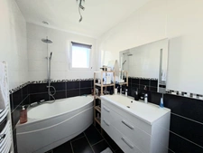 Maison de 87 m² à Lempdes – 3 chambres, garage de 39 m², jardin avec terrasse, isolation de 2024