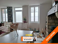 Maison rénovée avec combles et grange – Proche commerces