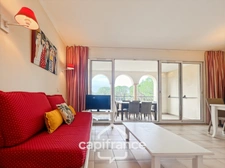 Appartement de 42M2 situé au premier étage d'une résidence de 2 étages au domaine de PONT ROYAL, 1 chambre et chambre cabine,  vue dégagéee, Terrasse  LOGGIA, Emplacement Idéal, place de parking