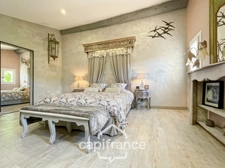Great opportunity in Alleins: fully renovated and air-conditioned village house of 102 m2, 2 levels with 2 large bedrooms, rooftop terrace, garage