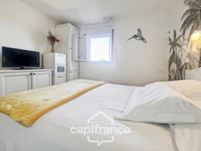 RARE FIND IN THE PONT ROYAL ESTATE, TOP FLOOR APARTMENT OF 63 m2 WITH PANORAMIC VIEWS, 3 BEDROOMS, CORNER TERRACE, AND PARKING SPACE 