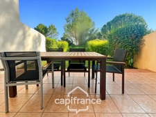  Charmant Bastidon dans le Domaine du Golf de Pont Royal, 45 m2 habitable, ravalé, avec jardin privatif, élevé d'un étage, 2 chambres,  terrasse, calme et nature