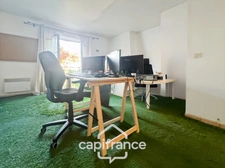 Local/bureau / appartement T2  à vendre MALLEMORT avec sa piscine résidentielle  au domaine de Pont Royal 