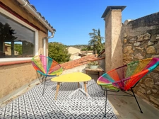 MERINDOL CHARMING HOUSE, outdoor courtyard and rooftop, 2 bedrooms, 1 room, 1 office, 1 cellar, in the heart of the village. A MUST-SEE! 
