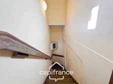 DOMAINE DE PONT ROYAL, maison  de 45 m2, élevée d'un étage,  2 vraies chambres, mitoyenne d'un seul côté, piscine privative, emplacement pour véhicule 