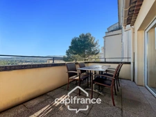 Domaine de Pont ROYAL between CIEL & LUBERON, well-maintained 40m2 top-floor apartment with panoramic views, terrace, and residential area with swimming pool