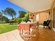 DOMAINE DE PONT ROYAL, Appartement climatisé de 42 m2 en REZ de JARDIN, chambre et chambre-cabine, SDB, Salle d'eau place de parking  