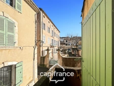 MALLEMORT, fully renovated village house of 115 m2, very well maintained, 1 floor, spacious rooms, 3 bedrooms, 2 bathrooms, well located, outdoor space, storage room 