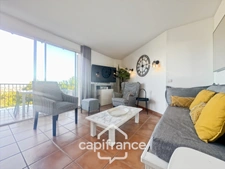 RARE FIND IN THE PONT ROYAL ESTATE, TOP FLOOR APARTMENT OF 63 m2 WITH PANORAMIC VIEWS, 3 BEDROOMS, CORNER TERRACE, AND PARKING SPACE 