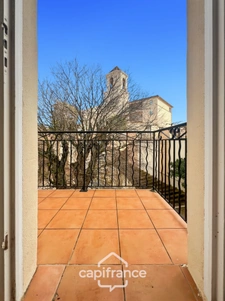 Domaine de Pont royal, spacieux et lumineux appartement de 40 m2,belle vue, localisé en angle, une chambre,  grande loggia terrasse, place de parking  sous la résidence 