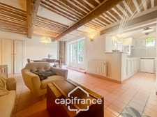 MERINDOL CHARMING HOUSE, outdoor courtyard and rooftop, 2 bedrooms, 1 room, 1 office, 1 cellar, in the heart of the village. A MUST-SEE! 