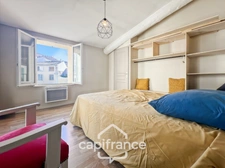 MALLEMORT, fully renovated village house of 115 m2, very well maintained, 1 floor, spacious rooms, 3 bedrooms, 2 bathrooms, well located, outdoor space, storage room 