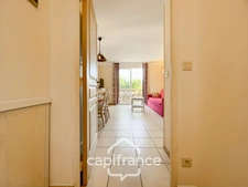 DOMAINE DE PONT ROYAL, 45 m2 house with unobstructed views, two stories, 2 bedrooms, semi-detached on one side, private swimming pool, numbered parking space 