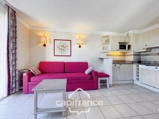 DOMAINE DE PONT ROYAL, 45 m2 house with unobstructed views, two stories, 2 bedrooms, semi-detached on one side, private swimming pool, numbered parking space 