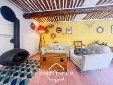 MERINDOL CHARMING HOUSE, outdoor courtyard and rooftop, 2 bedrooms, 1 room, 1 office, 1 cellar, in the heart of the village. A MUST-SEE! 