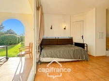 Appartement en rez-de-jardin , 3 chambres , place de parking , exposé Est sur le Domaine et Golf de Pont Royal