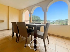 Appartement de 42M2 situé au premier étage d'une résidence de 2 étages au domaine de PONT ROYAL, 1 chambre et chambre cabine,  vue dégagéee, Terrasse  LOGGIA, Emplacement Idéal, place de parking