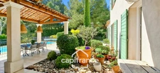 Prestigious property on the Pont Royal golf course, elevated on one level with a total surface area of 190 m2 with unobstructed views, set on 1700 m2 of land, its secure swimming pool, outbuildings