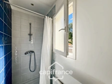 Maison individuelle et familiale de 165 m2, 7 pièces, située à  ALLEINS proche Salon de Provence établie sur un terrain de 945m² avec  piscine et dépendances