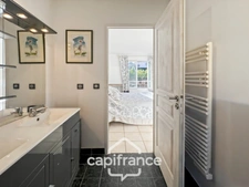 PONT ROYAL GOLF COURSE: Charming, light-filled bastide of 140 m² set on a 657 m² plot, 4 bedrooms including a master suite, 2 bathrooms, swimming pool, double garage