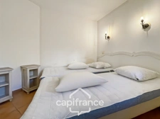Appartement en rez-de-jardin , 3 chambres , place de parking , exposé Est sur le Domaine et Golf de Pont Royal