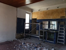 Investissement sur Charleval maison en plein coeur du village R+1avec terrasse tropézienne, garage, plusieurs entrées indépendantes, étage à finir