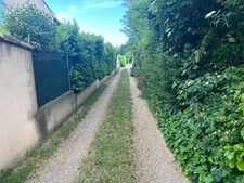 Building plot of 639 m2, marked out, free builder, flat and sunny, village center, not serviced.