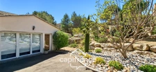 Prestigious property on the Pont Royal golf course, elevated on one level with a total surface area of 190 m2 with unobstructed views, set on 1700 m2 of land, its secure swimming pool, outbuildings
