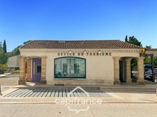 Investissement sur Charleval :  HAUT DE MAISON  : de 60 m2 + terrasse de 24 m2 + garage 21 m2 en plein coeur du village , travaux de finitions à prévoir 