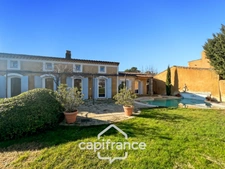 Villa de plain pied de 150 m² avec vue, au Domaine et Golf de Pont Royal, terrain 628 m² ,  4 chambres, piscine, garage 