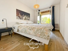 HOTEL DU GOLF  appartement 2ème et dernier étage  rénové et climatisé  de 33 m2 , trou n° 8 , sud ouest , une chambre,  loggia terrasse, salle de bain , wc, piscine résidentielle, place de parking  