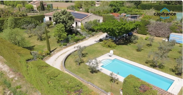 LES TAILLADES, maison individuelle de plain pied  de 210 m2, en campagne,  4 chambres, sur un terrain de 2900 m2 environ, piscinene