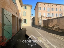 MALLEMORT, fully renovated village house of 115 m2, very well maintained, 1 floor, spacious rooms, 3 bedrooms, 2 bathrooms, well located, outdoor space, storage room 