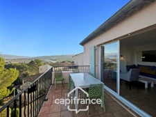 RARE FIND IN THE PONT ROYAL ESTATE, TOP FLOOR APARTMENT OF 63 m2 WITH PANORAMIC VIEWS, 3 BEDROOMS, CORNER TERRACE, AND PARKING SPACE 