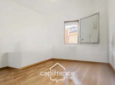 MALLEMORT, fully renovated village house of 115 m2, very well maintained, 1 floor, spacious rooms, 3 bedrooms, 2 bathrooms, well located, outdoor space, storage room 