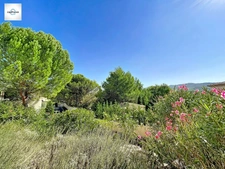 Domaine et golf de Pont royal appartement de 64 m² .  Terrasse avec vue dégagée,  Piscine résidentielle, Garage box fermé, cave 