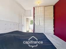 Maison individuelle et familiale de 165 m2, 7 pièces, située à  ALLEINS proche Salon de Provence établie sur un terrain de 945m² avec  piscine et dépendances