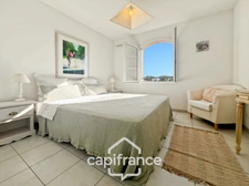  Light, calm, authenticity... A Pont Royal lifestyle. 50m² apartment with hill views, large terrace, 2 real bedrooms, swimming pool, parking space, bicycle garage.