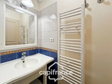 PONT ROYAL EN PROVENCE APPARTEMENT DE  27 M2 VUE LUBERON UNE CHAMBRE MEUBLE EQUIPE UNE PLACE DE PARKING B