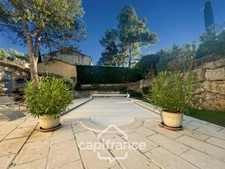 PONT ROYAL GOLF COURSE: Charming, light-filled bastide of 140 m² set on a 657 m² plot, 4 bedrooms including a master suite, 2 bathrooms, swimming pool, double garage