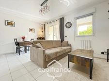 Appartement 40m2 rénové et climatisé, en rez de jardin, une chambre et sa salle de douche, sa terrasse couverte , piscine résidentielle intimiste