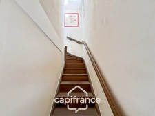 DOMAINE DE PONT ROYAL, maison  de 45 m2 avec vue, élevée d'un étage,  2 vraies chambres, mitoyenne d'un seul côté, piscine privative, emplacement pour véhicule 